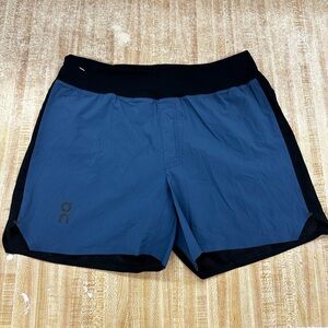 Size M for Men ON Swiss Engineering RUN ON CLOUDS 5" LIGHTWEIGHT SHORTS